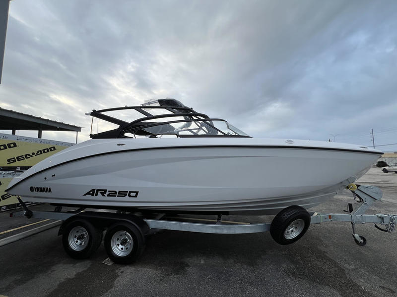 2025 Yamaha Boats AR250 Boat