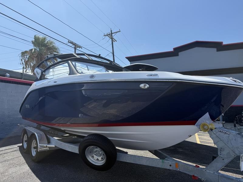 2026 Yamaha Boats 222SD Boat