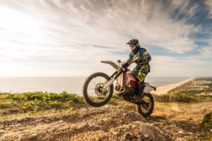 Read more about the article A Beginners Guide To Riding A Dirt Bike