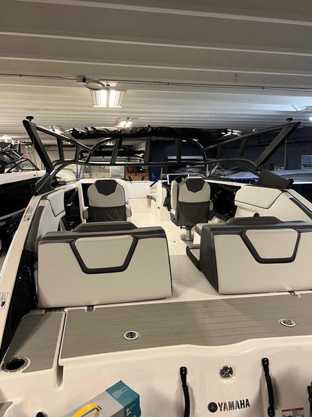 2025 Yamaha Boats AR250 Boat